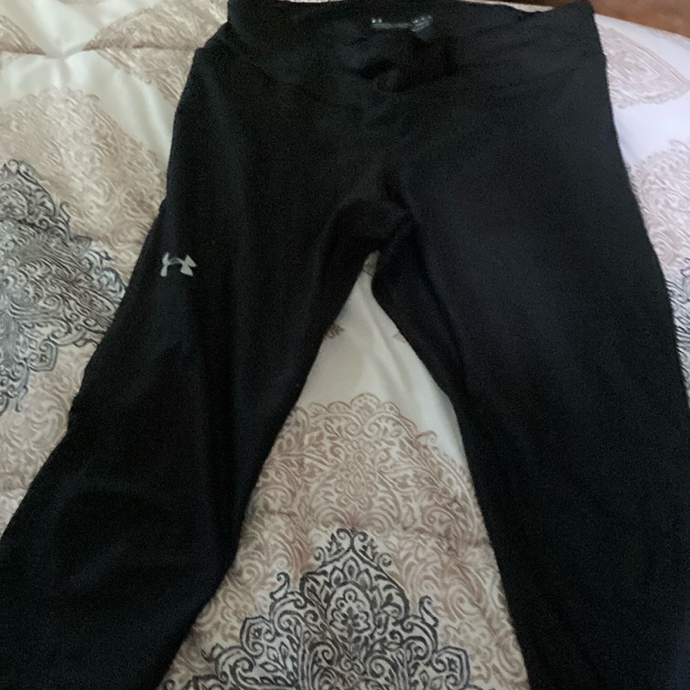 Under armour compression capri leggings side pocket